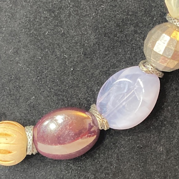 18" Purple Beaded and Shell Necklace - Picture 5 of 15